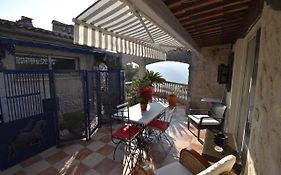 Studio climatisé et sa terrasse privée en villa